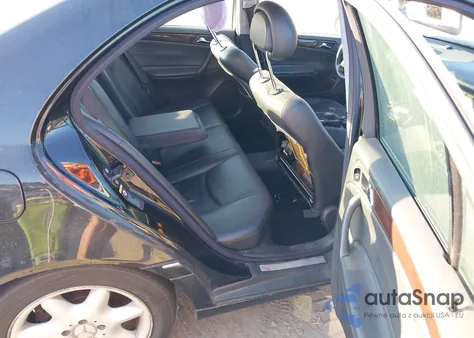 2004 Mercedes-Benz C 240 z USA, uszkodzony, nr VIN WDBRF61J14E018384